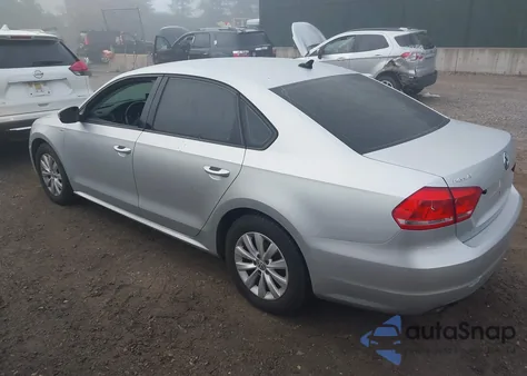 2015 Volkswagen Passat 1.8T Wolfsburg Edition z USA, uszkodzony, nr VIN 1VWAT7A31FC005337